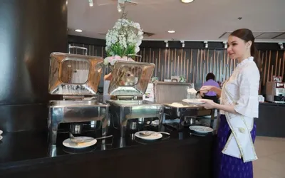 ยินดีต้อนรับสาวงามผู้เป็นดั่งฑูตวัฒนธรรมไทยอเมริกา วางใจใช้บริการห้องพักที่วังจันทน์ ริเวอร์วิว